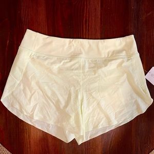 NWT Athleta Run with it 4.5 short